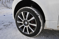 試乗車には「ピレリ・スコーピオン ウインター」タイヤが装着されていた。サイズは前後とも275/45R21。