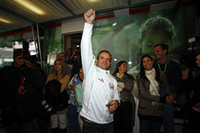 “鉄人”リカルド・パトレーゼが打ち立てた最多出場記録「256戦」（1977-1993年）が、ルーベンス・バリケロにより更新された。間もなく36歳になる大ベテランの第一歩は1993年南アフリカGP。ジョーダン、スチュワート、フェラーリ、ホンダと渡り歩き、フェラーリ時代には9勝をマークした。「300戦に挑戦したい」とは本人の弁。
しかし記念すべきレースでいい結果は残せず。ジェンソン・バトン11位、バリケロ14位とホンダは下位に沈んだ。（写真＝Honda）