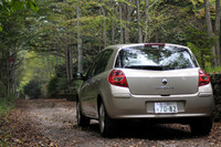 イニシアル・パリは、サイドのモールプロテクションがボディ同色となる。