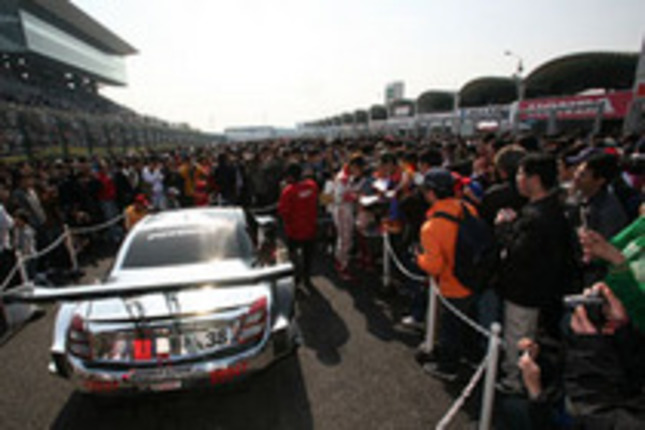 すっかりお馴染みとなった鈴鹿サーキットでの「モータースポーツファン感謝デー」。今年も多くの観客で賑わった。