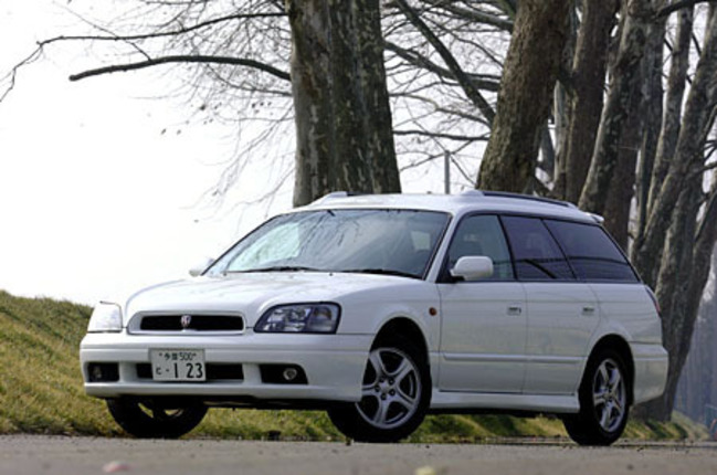 【スペック】全長×全幅×全高＝4680×1695×1485mm/ホイールベース＝2650mm/車重＝1470kg/駆動方式＝4WD/2リッター水平対向4DOHC16バルブ(155ps/6400rpm、20.0kgm/3200rpm)/車両本体価格＝252.1万円（テスト車＝267.1万円）