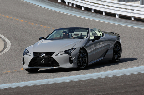 レクサスの「LC500／LC500コンバーチブル」に特別仕様車“ピナクル”が登場。台数限定モデルなのはもちろん...