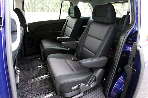 マツダ MPV 23T 4WD ターボ　8人乗り マツダMPV 23T（FF/6AT）【試乗記】 「走りのミニバン」って何だろう