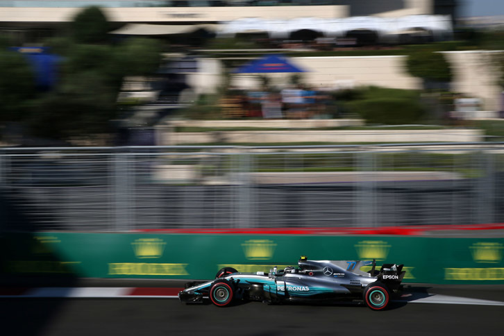 メルセデスのボッタス（写真）は、予選でチームメイトのルイス・ハミルトンに0.434秒ものギャップを築かれ2位となり、力の差を見せつけられた。レースではオープニングラップでキミ・ライコネンと接触、最下位まで落ちたが、セーフティーカーのおかげでラップダウンを解消することに成功。荒れたレースで表彰台まで挽回し、最後はストロールをゴールライン直前でオーバーテイク、2位の座を勝ち取った。（Photo=Mercedes）