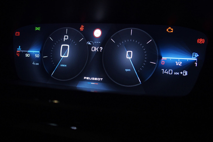 プジョー308アリュール（メーターパネル）