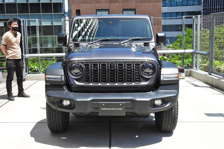 ジープ・ラングラー アンリミテッド スポーツ（フロント）