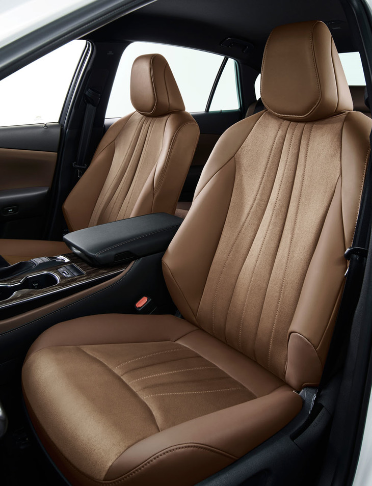 “エレガンススタイルIII”の琥珀色の専用シート表皮。