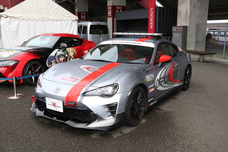 富士スピードウェイで活躍中の「トヨタ86」のオフィシャルカー。パレードランでは、オーナーカーの先導役を担い、イベントを盛り上げた。
