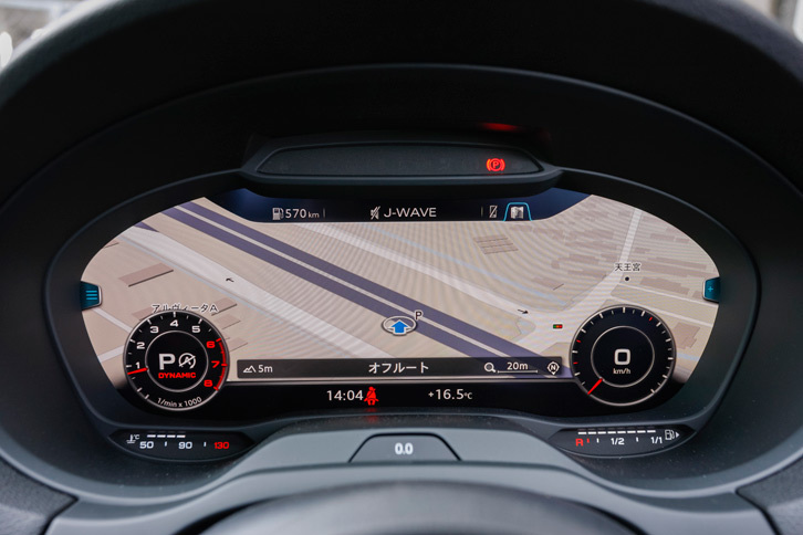 ステアリングホイールの操作スイッチで地図を広く表示することもできる。