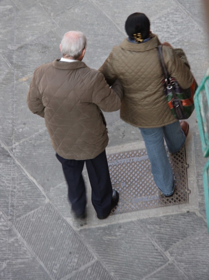 住み込みの家政婦は、高齢化が進むイタリアにはなくてはならない存在である。