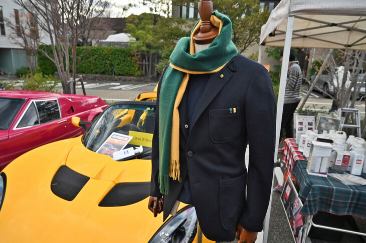 コンクールドエレガンスの副賞として、中目黒のアパレル「D by D Syoukei」のジャケットも1人に進呈された。ジャージ素材で、ドライビング中も着用できるのが特徴だ。