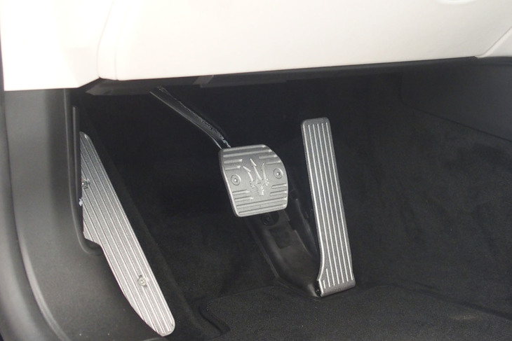 マセラティ・グラントゥーリズモ トロフェオ（アクセル＆ブレーキペダル）