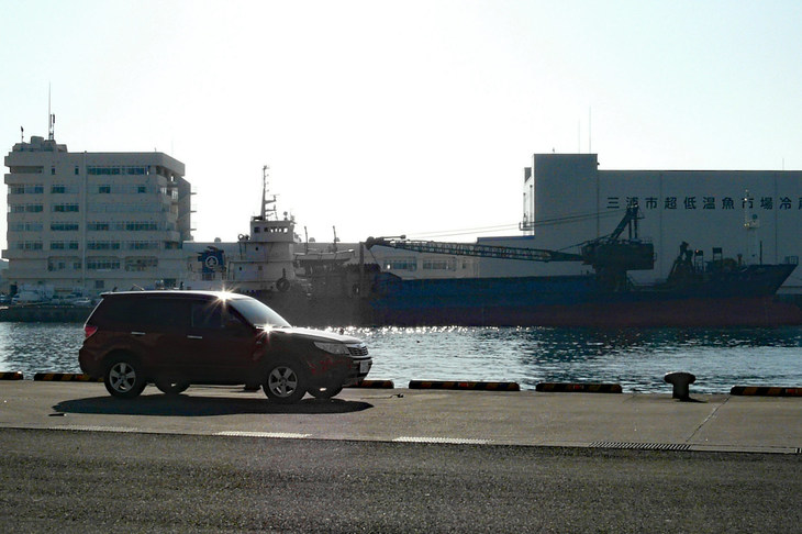 神奈川・三崎漁港のふ頭にて。……なんだか画像編集してたら涙が出てきた。お疲れさん、「スバル・フォレスター」。