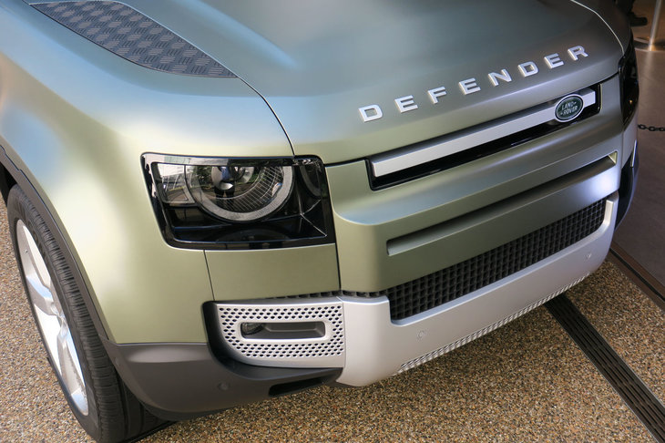 フロントまわりは幾何学的でシンプルなイメージ。堅牢性や力強さに加え、親しみやすさも大事にしたという。