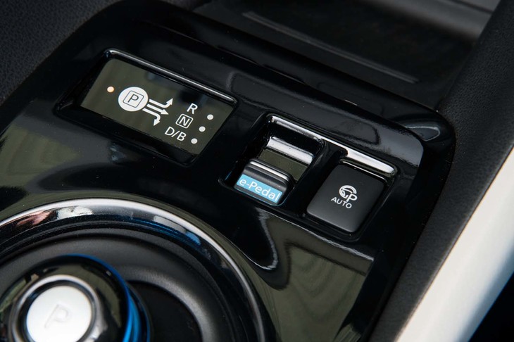 アクセル操作のみで加減速を自在に行える「e-Pedal」のオン／オフスイッチはセンターコンソールに備わる。