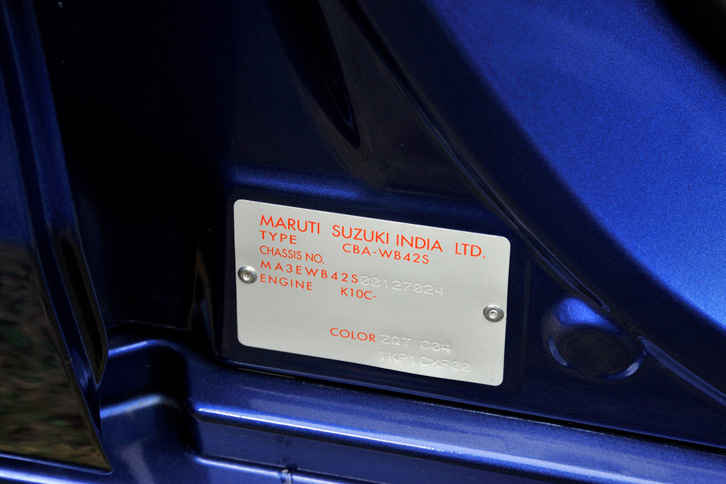 「MARUTI SUZUKI INDIA LTD.」と書かれたコーションプレート。「バレーノ」はインドから世界各国へと輸出される、スズキの世界戦略車である。