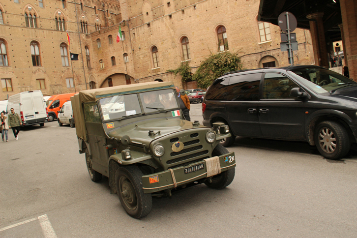 「フィアット・カンパニョーラ」。「田舎娘」というその名前から民間用を想像するが、主に軍、警察、電力公社、そしてローマ教皇庁など官公庁需要がメインだった。