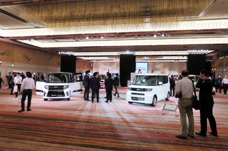 新型「ダイハツ・タント」発表会の会場の様子。