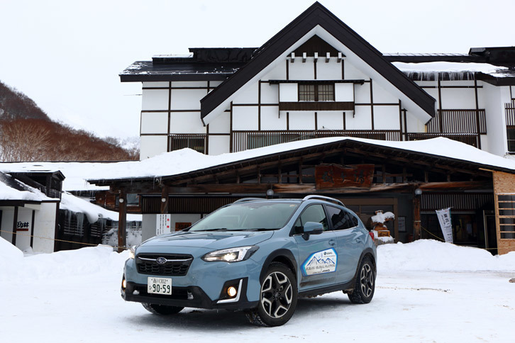 八甲田の主峰大岳の西麓に位置する酸ヶ湯温泉に立ち寄る。豊富な湯量を誇る酸性硫黄泉で、名物は「千人風呂」。