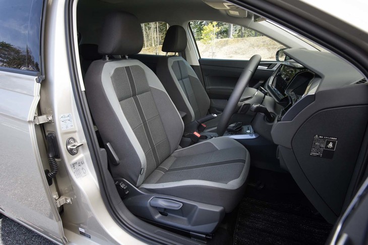 「TSIハイライン」には、しっかりとしたサイドサポートを備えた、スポーツシートが標準装備となる。