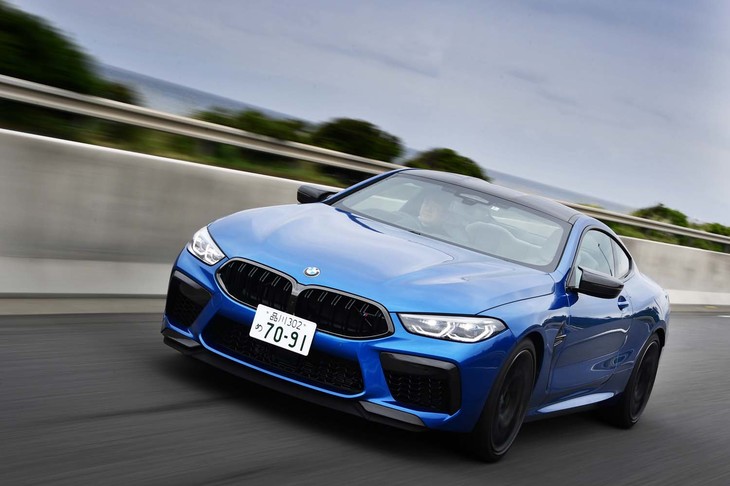 「M8クーペ」とは異なり、「M8クーペ コンペティション」には運転をサポートするシステムをすべてカットする「トラック」モードが用意される。