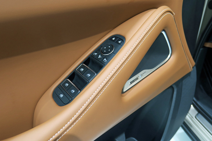 インフィニティQX60（フロントドアコンソール）