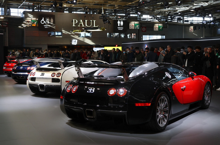 ブガッティのブースで。