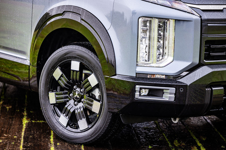 新デザインの18インチアルミホイールが採用される。