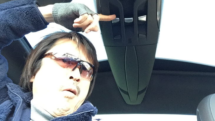 「DS 5」には航空機のキャノピーのようなコックピットルーフが採用されている。