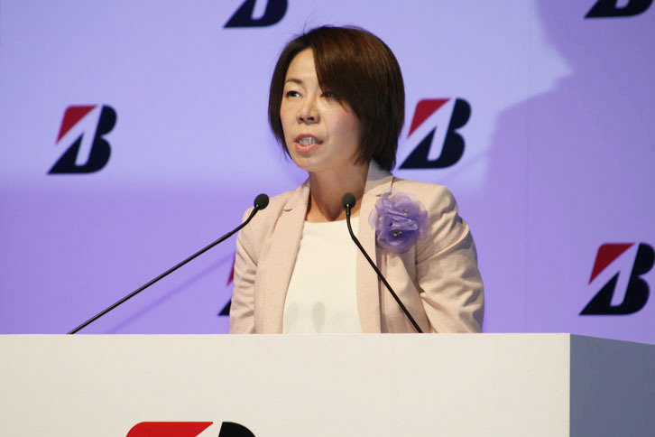 慶應義塾大学理工学部准教授の満倉靖恵氏。同氏は「プレイズPX」シリーズの“疲れにくさ”を、脳波信号解析の観点から監修した。