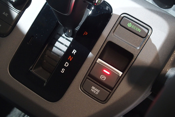 ホンダ・フリード クロスター（シフトパネル）