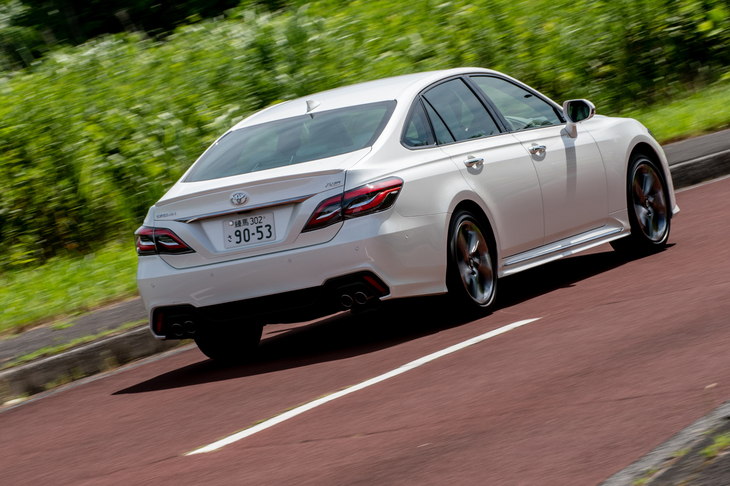 「RS」には可変ダンパーの「AVS」が標準装備となる。