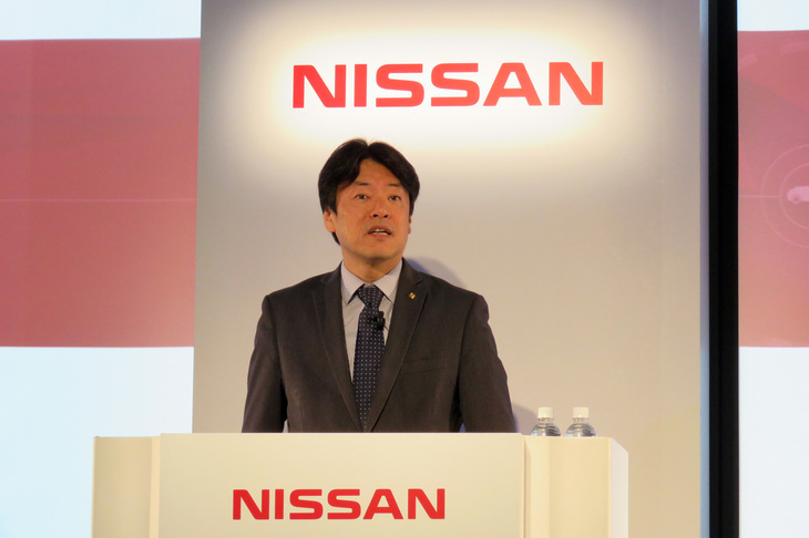 技術説明会にて、日産の運転支援システムの歴史を紹介する中畔邦雄副社長。日産では20年以上にわたり、予防安全技術や先進運転支援技術の開発に取り組んできた。