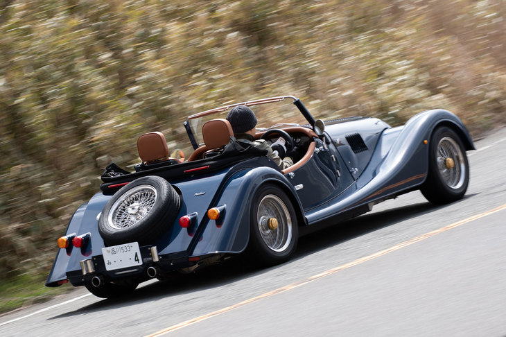 サイドウィンドウ（というかドアの上半分）は写真のとおり取り外し可能。オプションで、それをしまうためのバッグも用意されている。