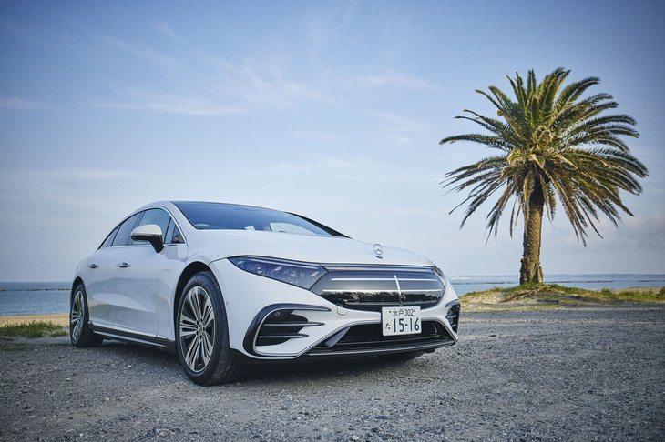 チャレンジに使用したメルセデス・ベンツの電気自動車「EQS450＋」。（写真＝三浦孝明）