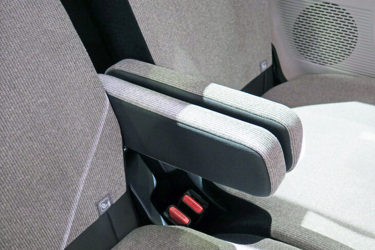 ホンダN-BOX（リアセンターアームレスト）