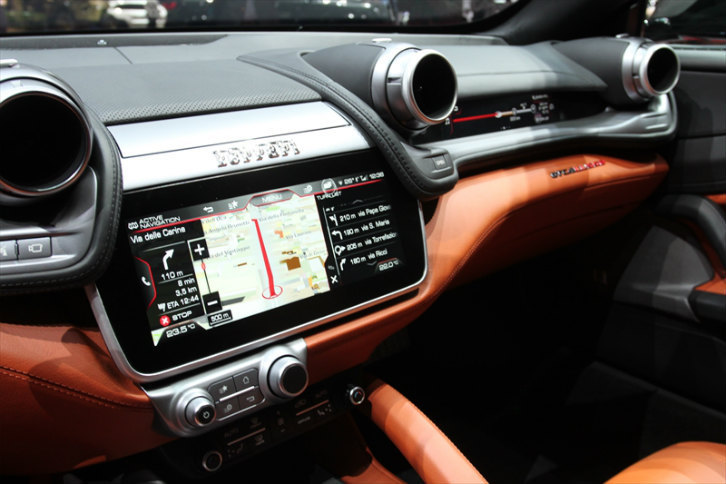 「フェラーリGTC4ルッソ」のインテリア。