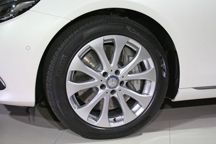 メルセデス・ベンツE400 4MATICステーションワゴン エクスクルーシブ（エクステリア）