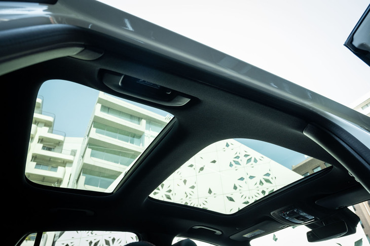 メルセデス・ベンツEQA250（サンルーフ）