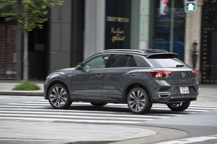 外観では、大きく傾斜したCピラーが特徴。ボディーカラーは全9色で、色や車両のグレードによっては、ブラックやホワイトのルーフカラーも用意されている。