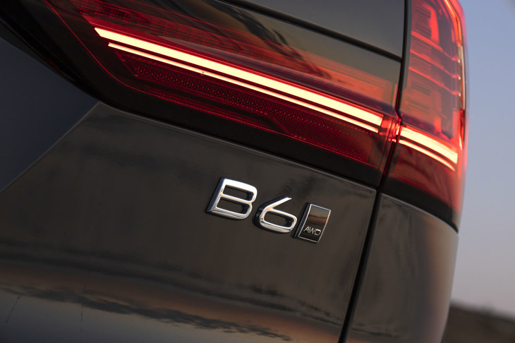 ボルボV90 B6 AWDインスクリプション