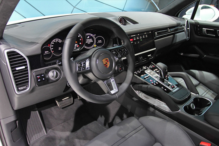 ポルシェ・カイエン ターボ（インテリア）