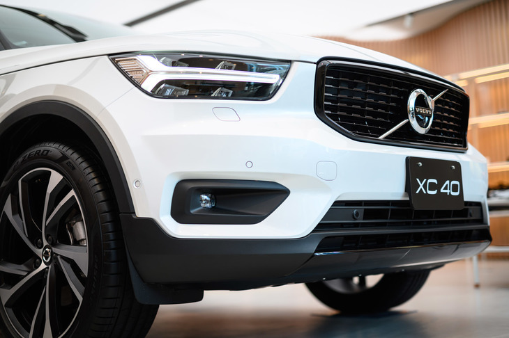 現行モデルのアイコンともいえるヘッドライトのトールハンマーデザインは、モデルによって形状を変更しているのだという。