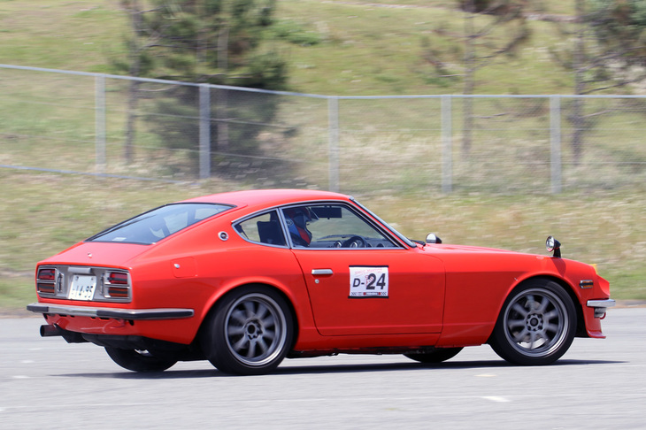 Dクラスに出走した「日産フェアレディZ」（S30）。オープンの「フェアレディ2000」が7台エントリーしたのに対し、こちらは1台のみだった。