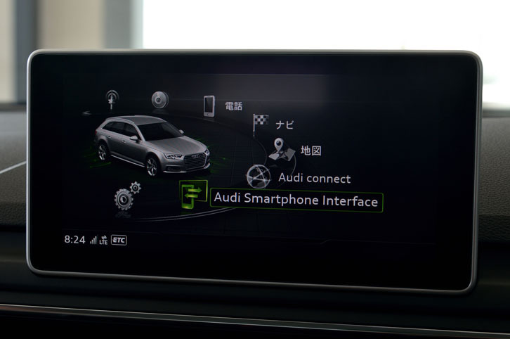インフォテインメントシステムの新たな機能として、「アウディ スマートフォンインターフェイス」を装備。USBケーブルを介して、手持ちのスマートフォンのコンテンツを車載ディスプレイに表示できる。