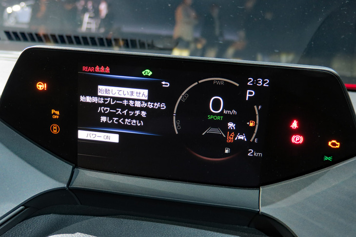 トヨタ・プリウス2.0L HEVプロトタイプ（液晶メーター）