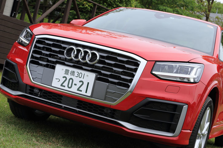 「Q2」には、ほかのアウディ車に見られる六角形とは異なる、八角形のフロントグリルが採用されている。