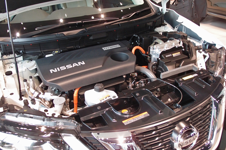 ハイブリッド車については、アクセルオフ時の回生量を増やすなどして燃費を20.8km/リッターに改善している（JC08モード）。