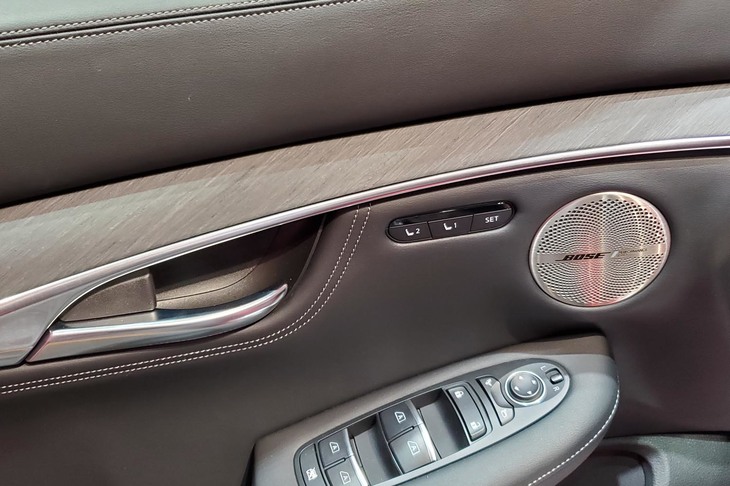 インフィニティQX55（フロントドアのインナーパネル）