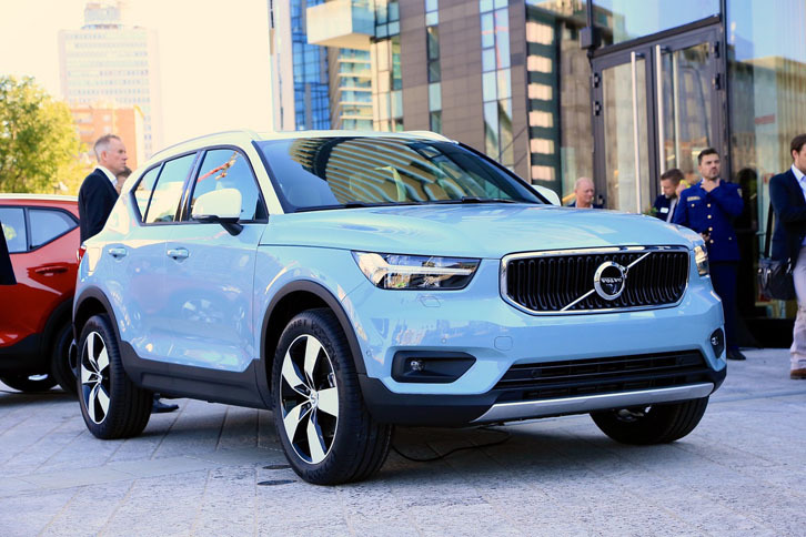 ファッションウイーク中のミラノでお披露目された「ボルボXC40」。